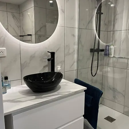 Studio Renove Avec Parking Et Climatisation Pour 2 Personnes - Fr-1-749-71 *